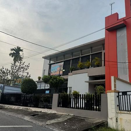 Oyo 93635 Rumah Singgah Cemara Syariah Pekanbaru Exterior foto